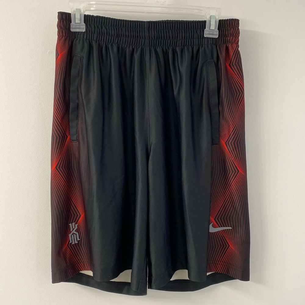 Nike dri-fit Men’s athletic shorts - size medium